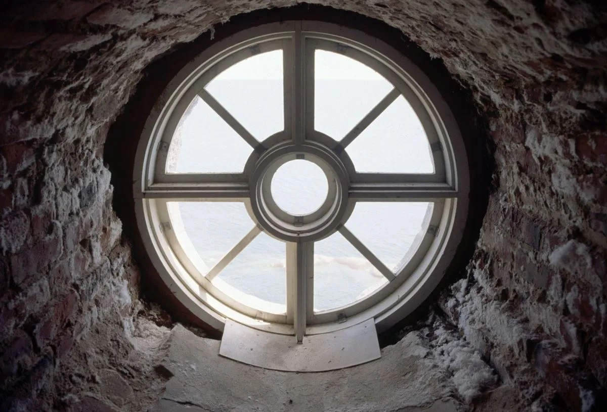 Bengtskärin majakan pyöreä ikkuna. Kuva Berit Åberg / Lehtikuva