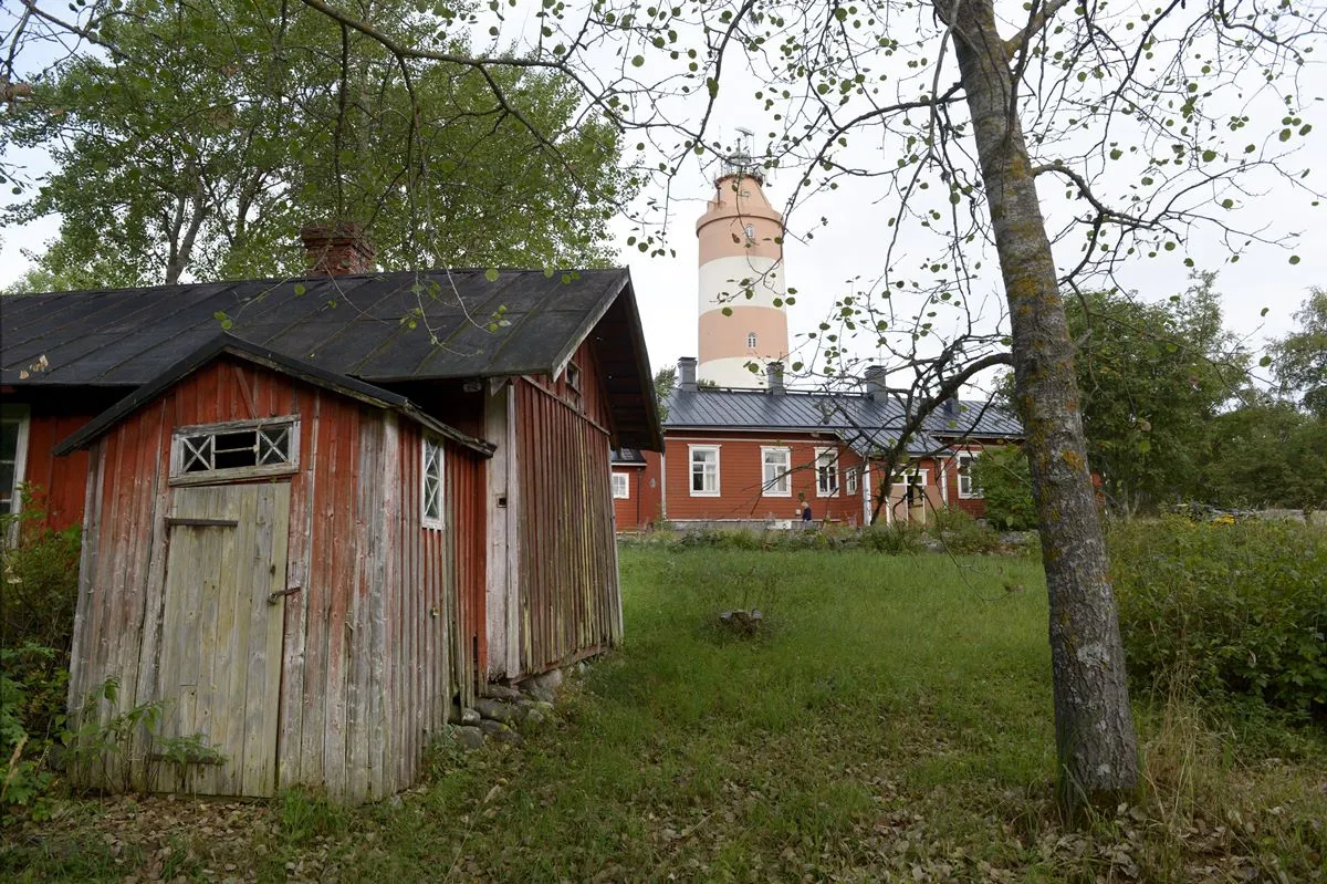 Isokarin majakka ja majakkamestarin talo. Kuva Martti Kainulainen / Lehtikuva