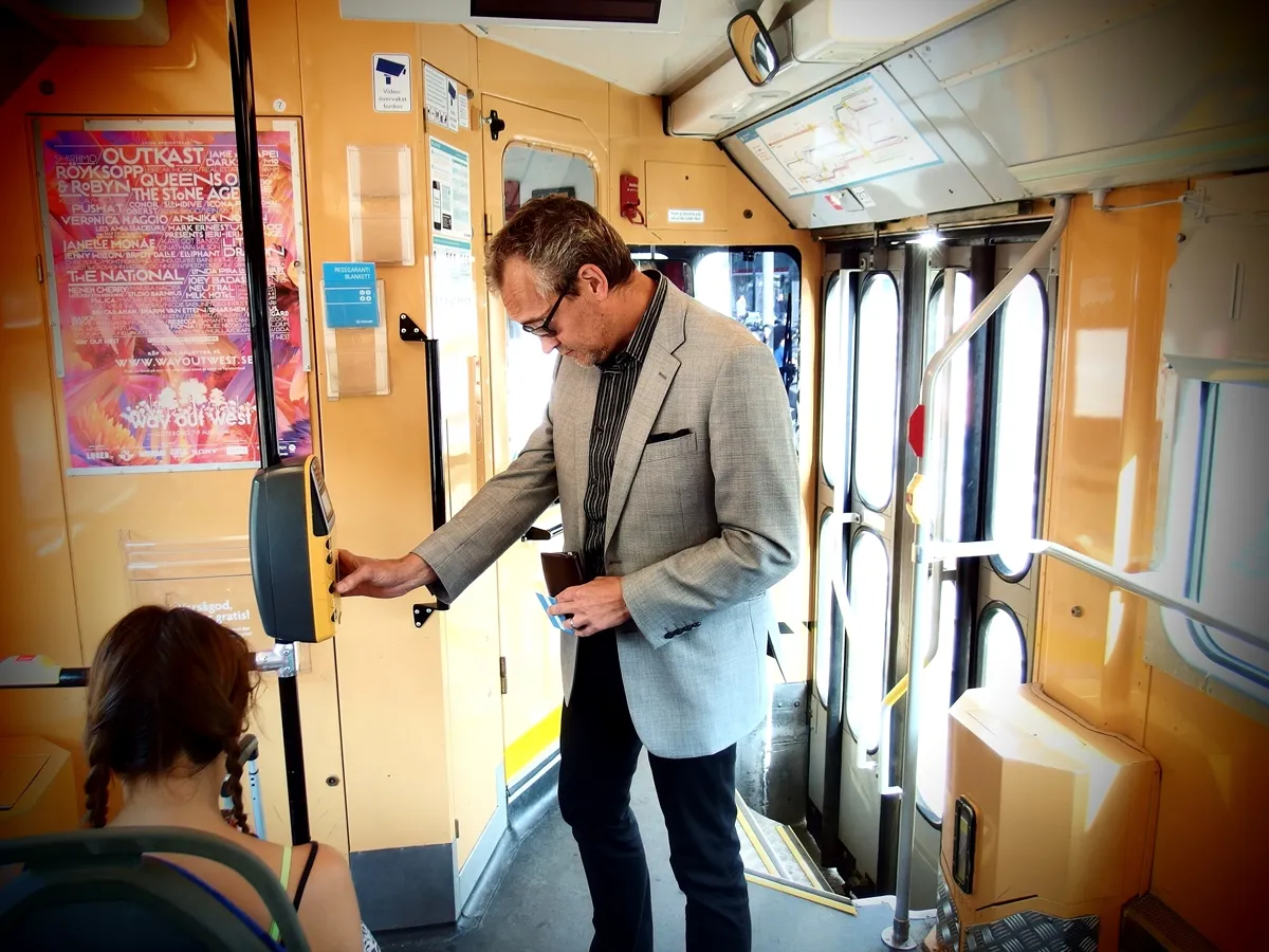 Kirjailija Asko Sahlberg on kotiutunut Göteborgiin.