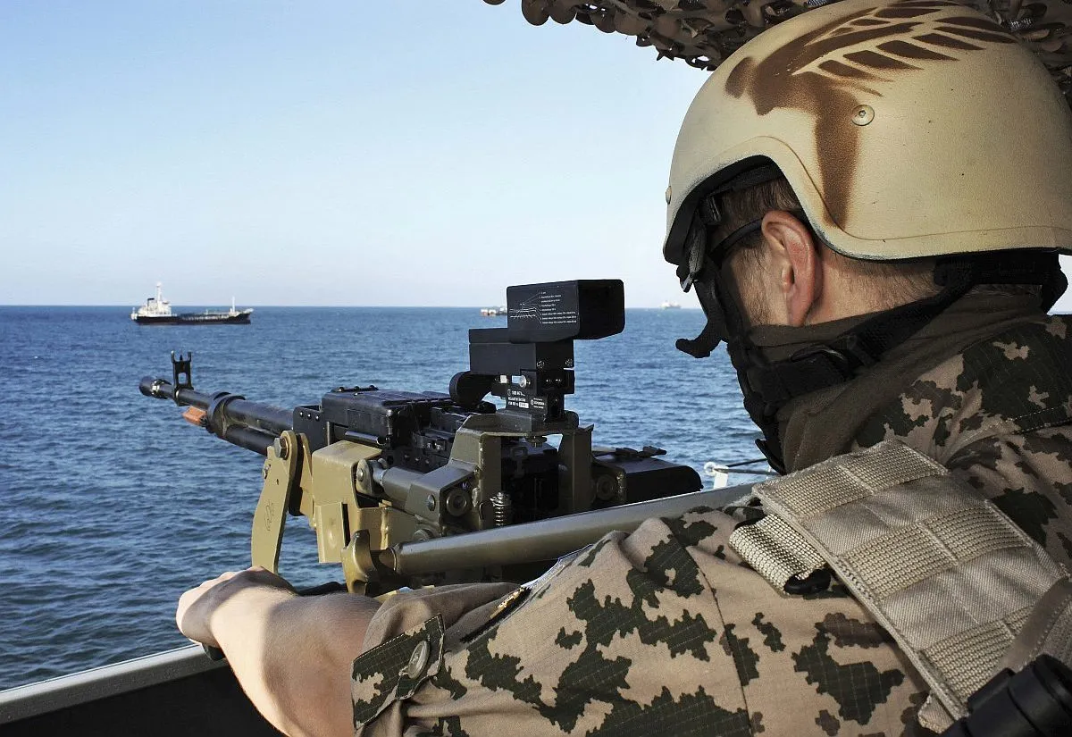 Suojelun tarpeessa. Adeninlahdella kulkevat kauppalaivat ovat Somalian rannikon merirosvojen tärkeintä riistaa.