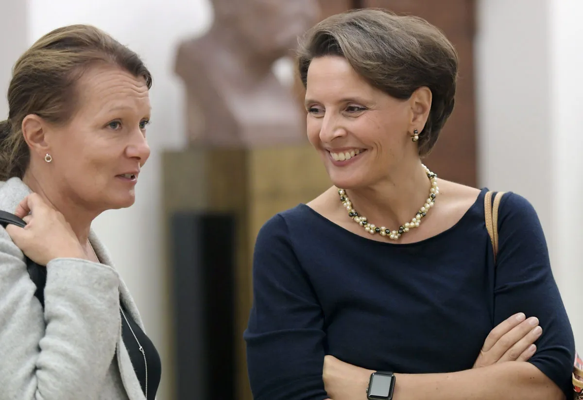 Kansanedustajat Anne Berner ja Lenita Toivakka