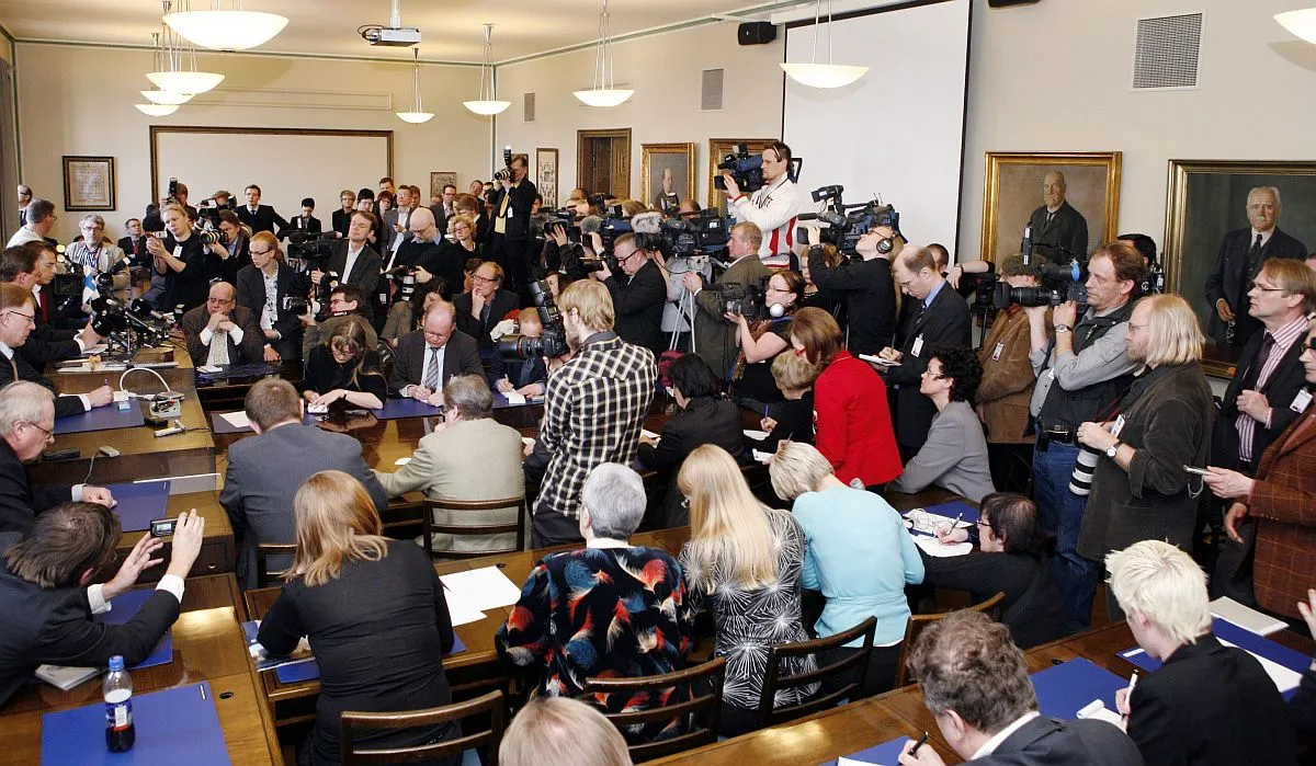Jyrki Katainen kertoi 1. huhtikuuta 2008 perustelut Ilkka Kanervan siirtämiseen pois ulkoministerin tehtävistä.