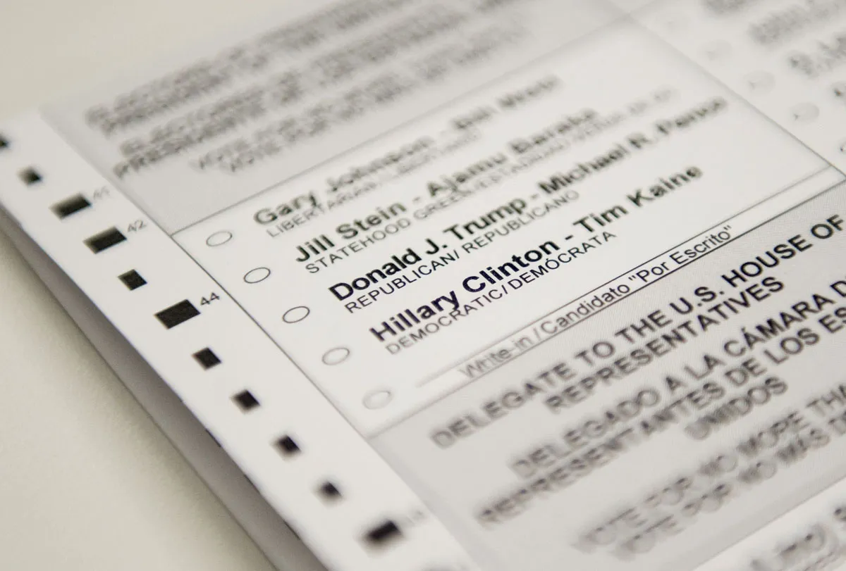 Äänestyslippu eri vaihtoehtoineen pääkaupungissa Washingtonissa.