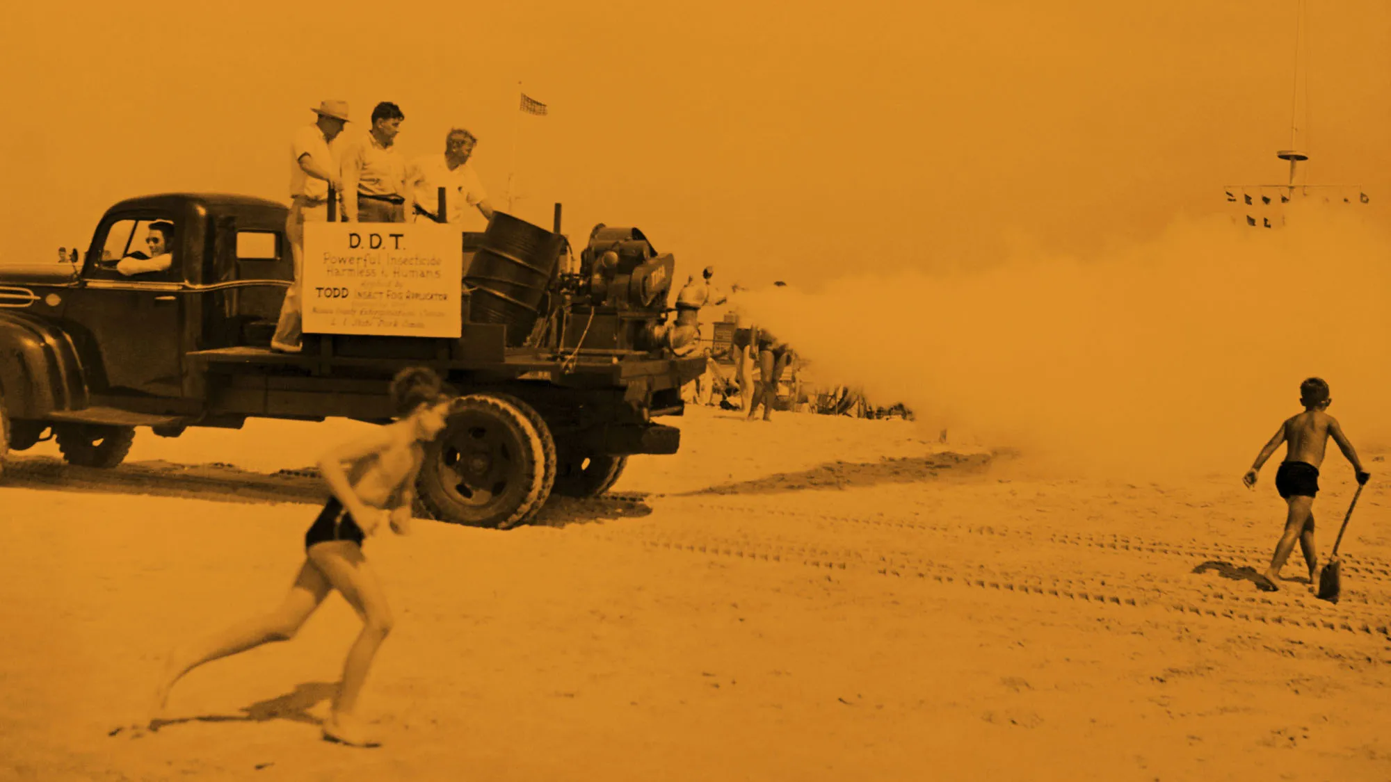 Hyönteismyrkky DDT:n levityslaitetta testattiin 1940-luvulla New Yorkissa.