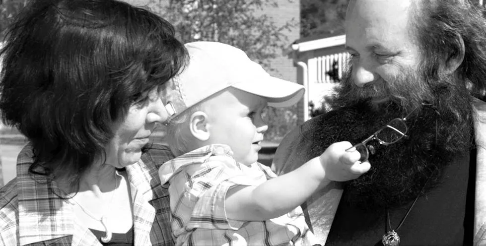 ”Kuvassa ovat vanhempani ja poikani vuonna 2008. Perheessämme positiivisuus ja periksiantamattomuus kulkevat sukupolvelta toiselle. Perhe on elämäni suurin tuki.”