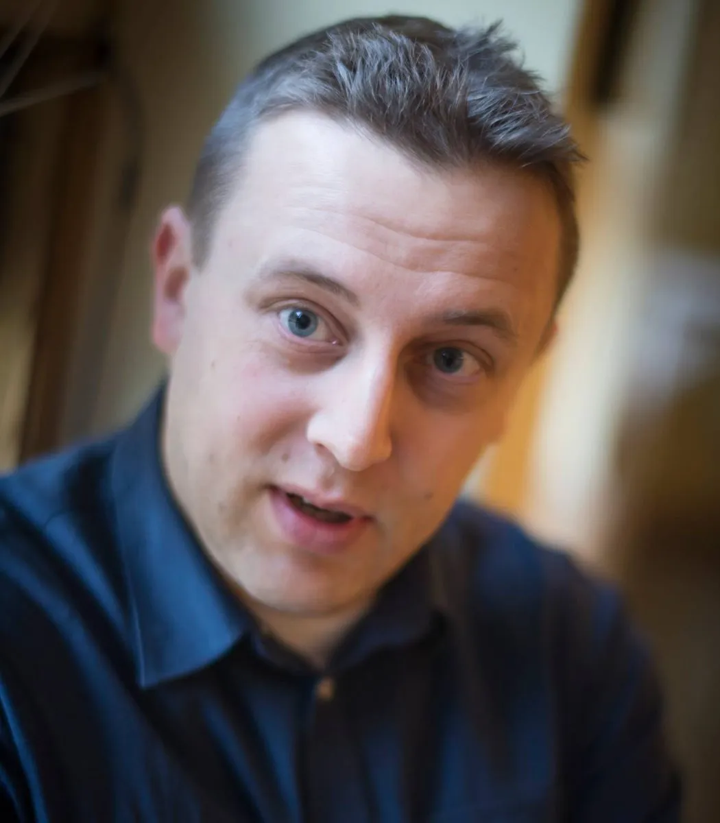 Jouni Tilli kasvoi läpikeskustalaisella Reisjärvellä, mutta ei tunnista puoluetta Juha Sipilän tai Anne Bernerin politiikasta.