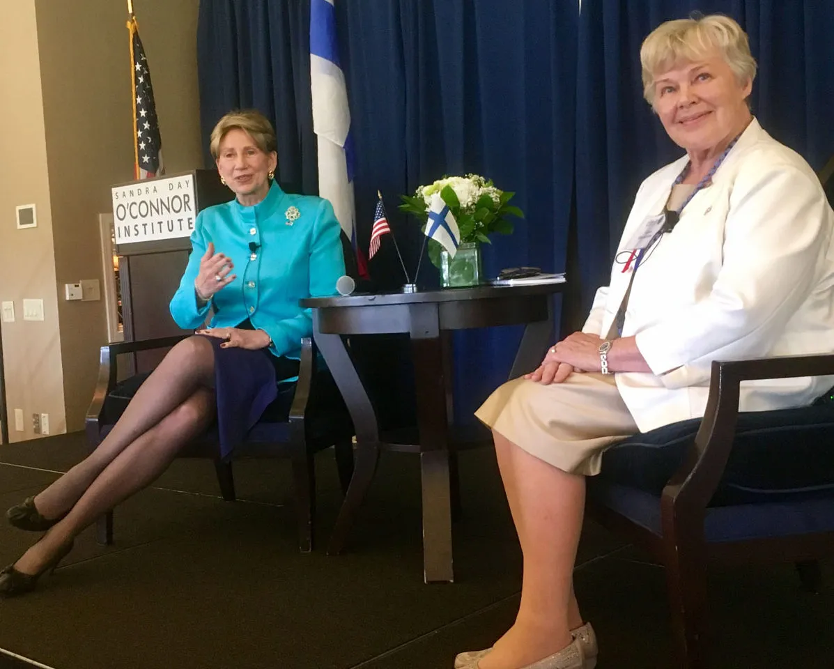 Barbara Barrett ja Elisabeth Rehn Phoenixissa Yhdysvalloissa 26. syyskuuta 2017.