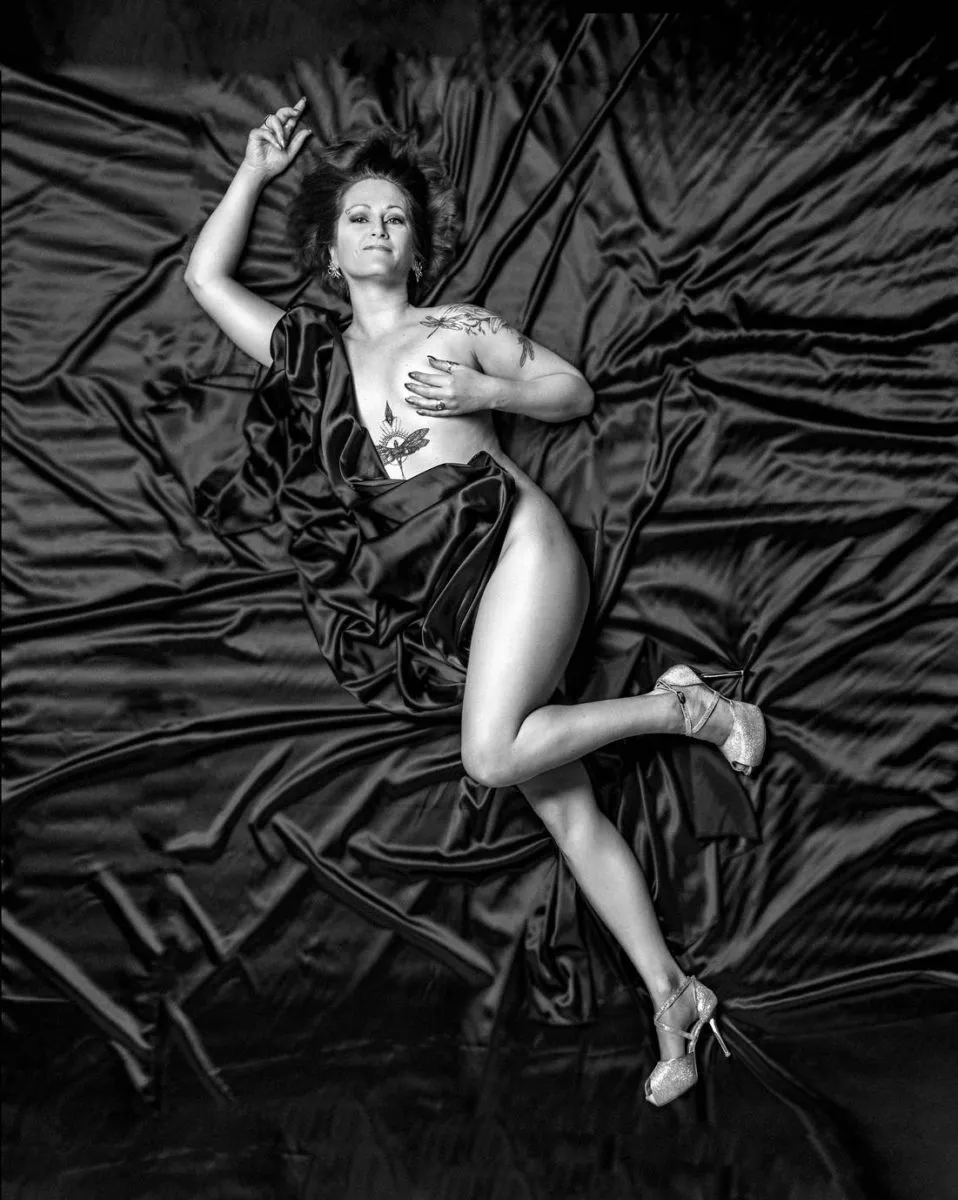 Seksityöntekijä Tiia Forsström. Työvälineenä oma vartalo.