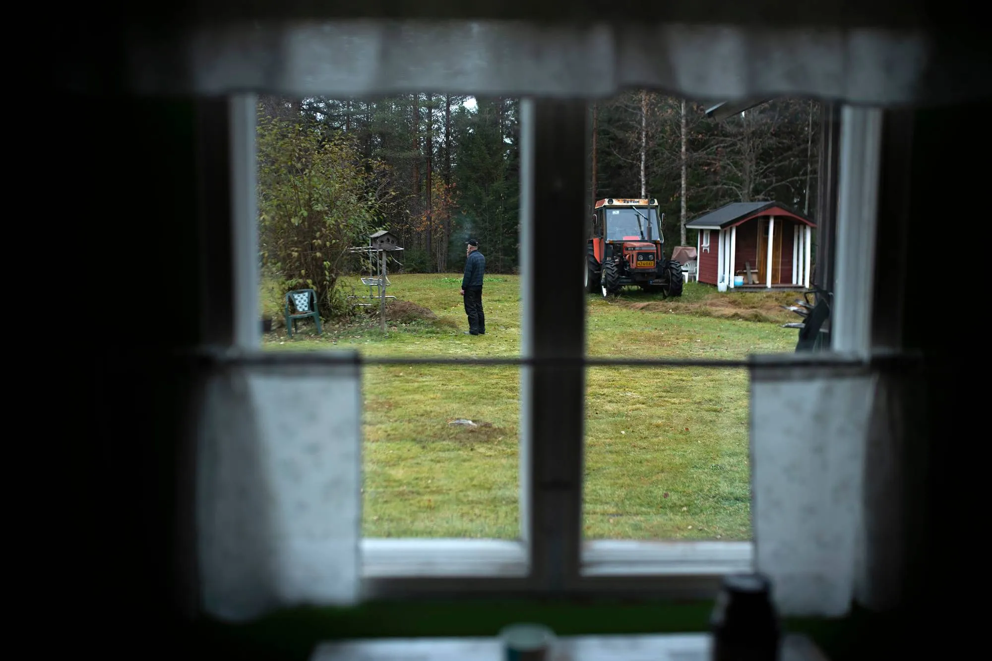 Kyllösen käytettynä ostama Zetor palvelee pihatöissä ja rankojen hakemisessa metsästä.