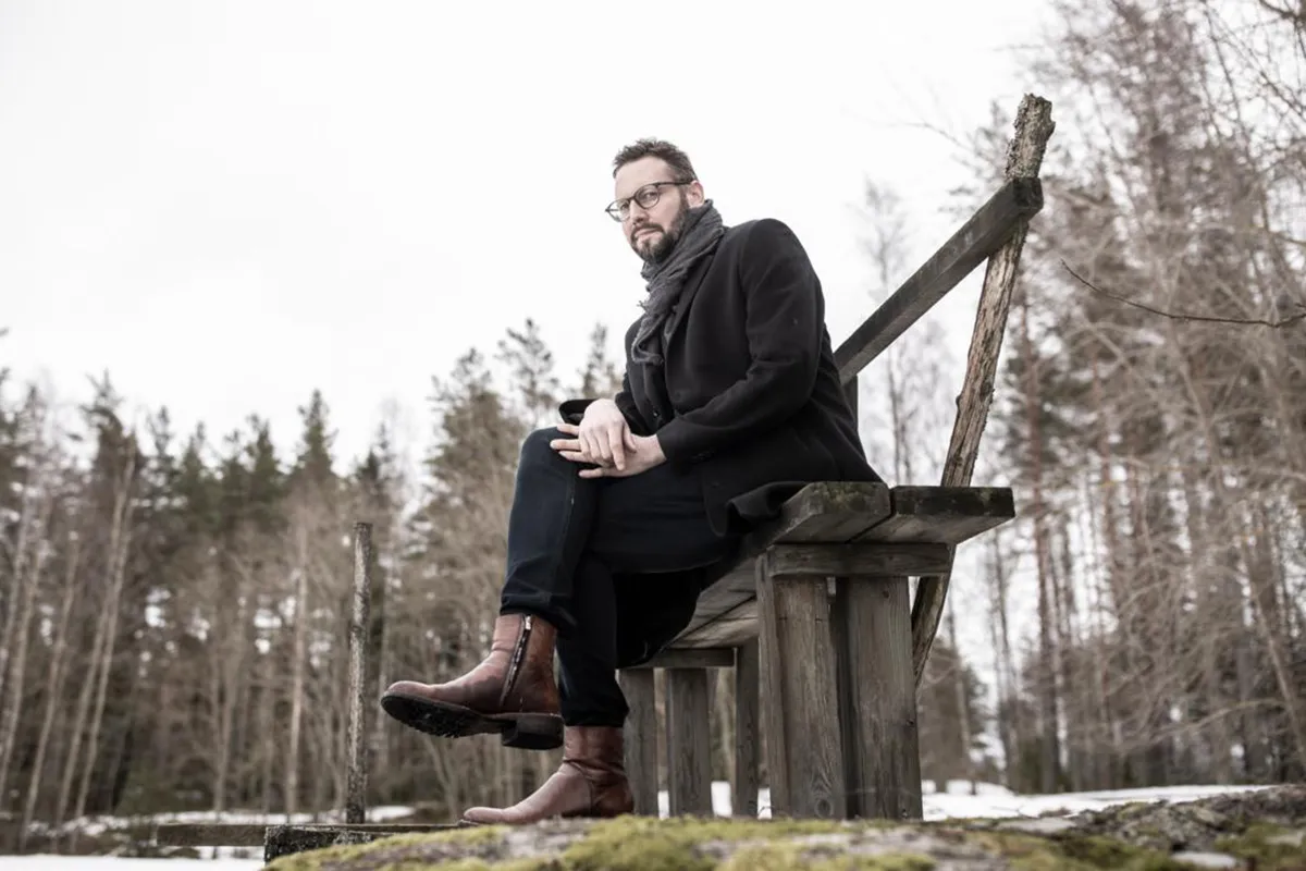 Joel Haahtelalle kirjoittaminen on "omaan maailmaan katoamista".