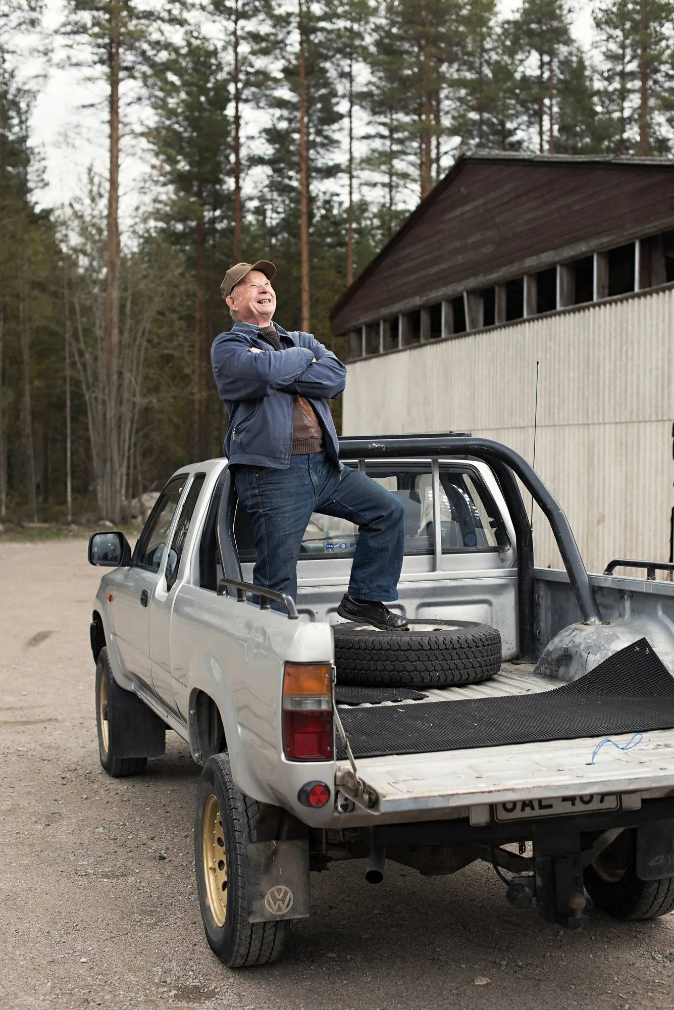 Aulis Hakkarainen, Volkswagen Taro vm. 1990. ”Hyvin se on kestänyt maatalous- ja metsäajoissa. Ja naisen kanssa kulkea. Nyt ajan polttopuita. Joskus on vaihdettu jarrulevyjä ja muita kuluvia osia. Tässä olisi jollekin metsurille vahva auto vielä 3–4 vuodeksi.”