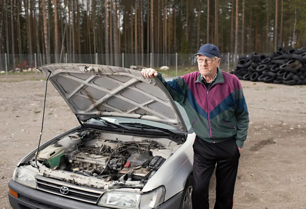Esko Jylhä, Toyota Corolla vm. 1997. ”Oli niin halpa ostettaessa, että ei ilkiä sanoa. Melko uusi se on vieläkin, ei ole ruostetta. Sitä ei tarvitse rassata, sen kun kääntää virta-avaimesta. Nykyautoissa palaa aina joku valo, on ne niin viheliäisiä.”
