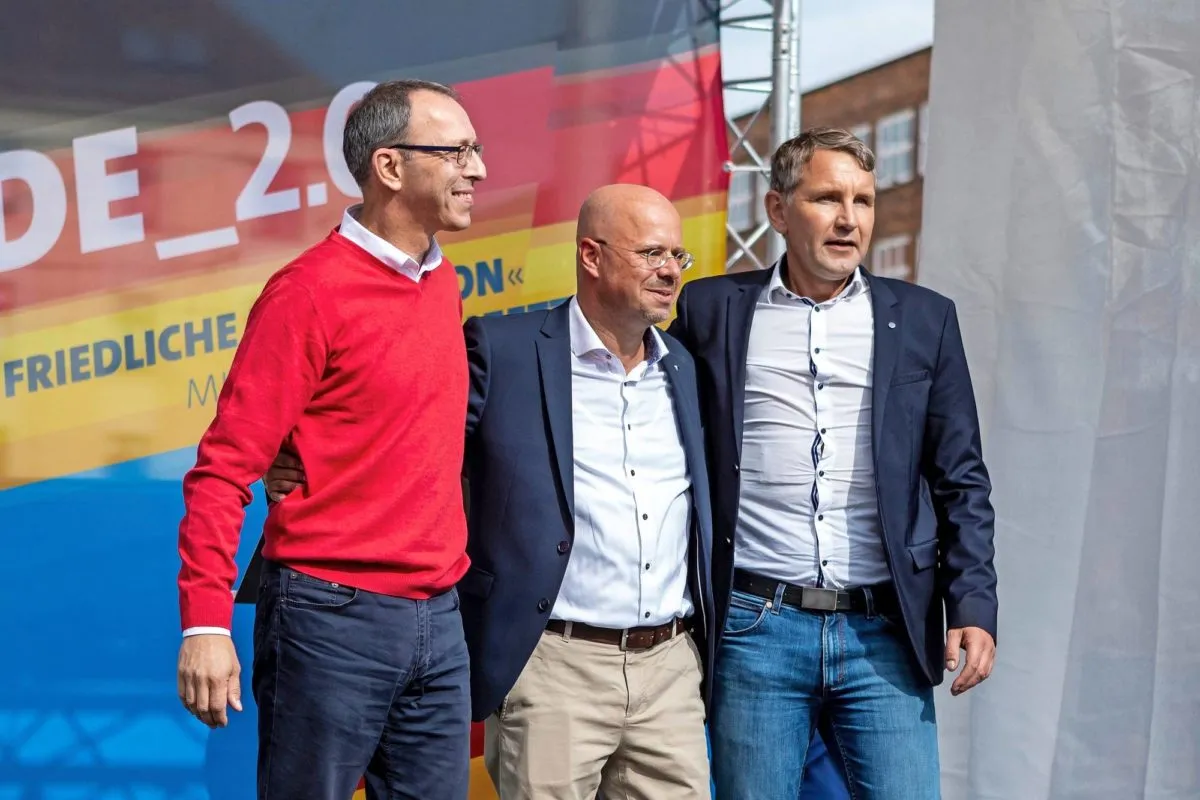 Jörg Urban, Andreas Kalbitz ja Björn Höcke vaalikampanjan avauksessa Cottbusissa heinäkuussa 2019.