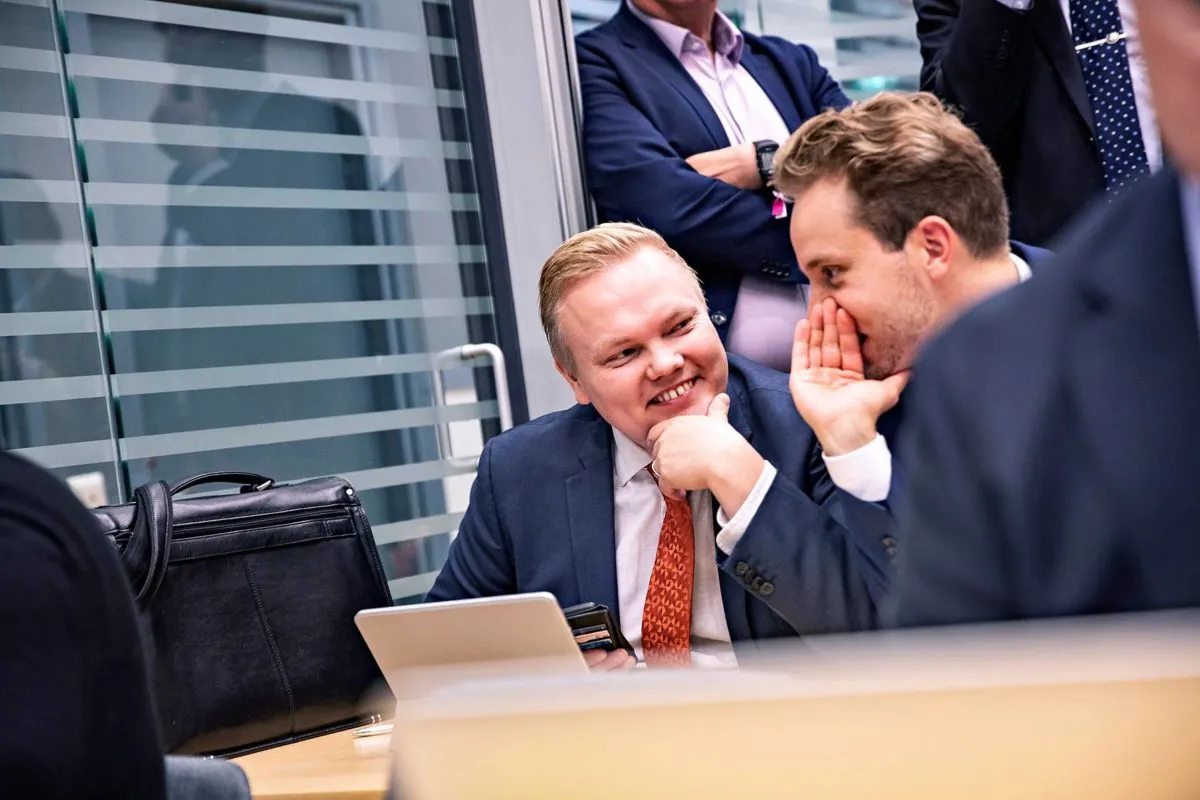 Kansanedustaja Petri Honkonen (oik.) otti Kulmunilta vapautuneen varapuheenjohtajan paikan.