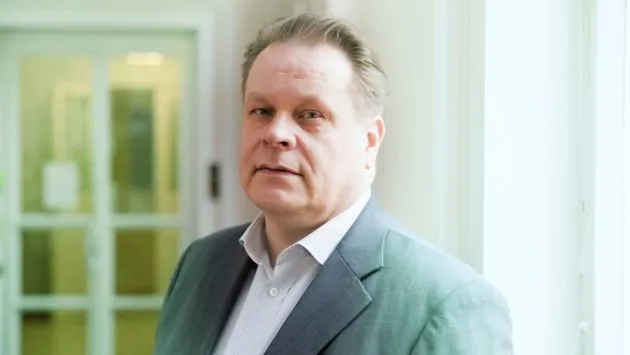 Kari Jääskeläinen, 50, on työskennellyt kolmen ministerin avustajana.