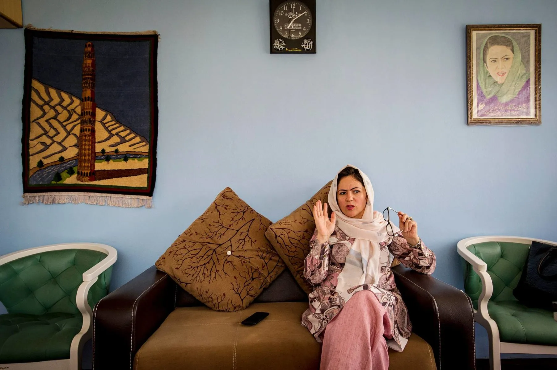 Kansanedustaja ja naisaktivisti Fawzia Koofi osallistuu rauhanneuvotteluihin Dohassa.