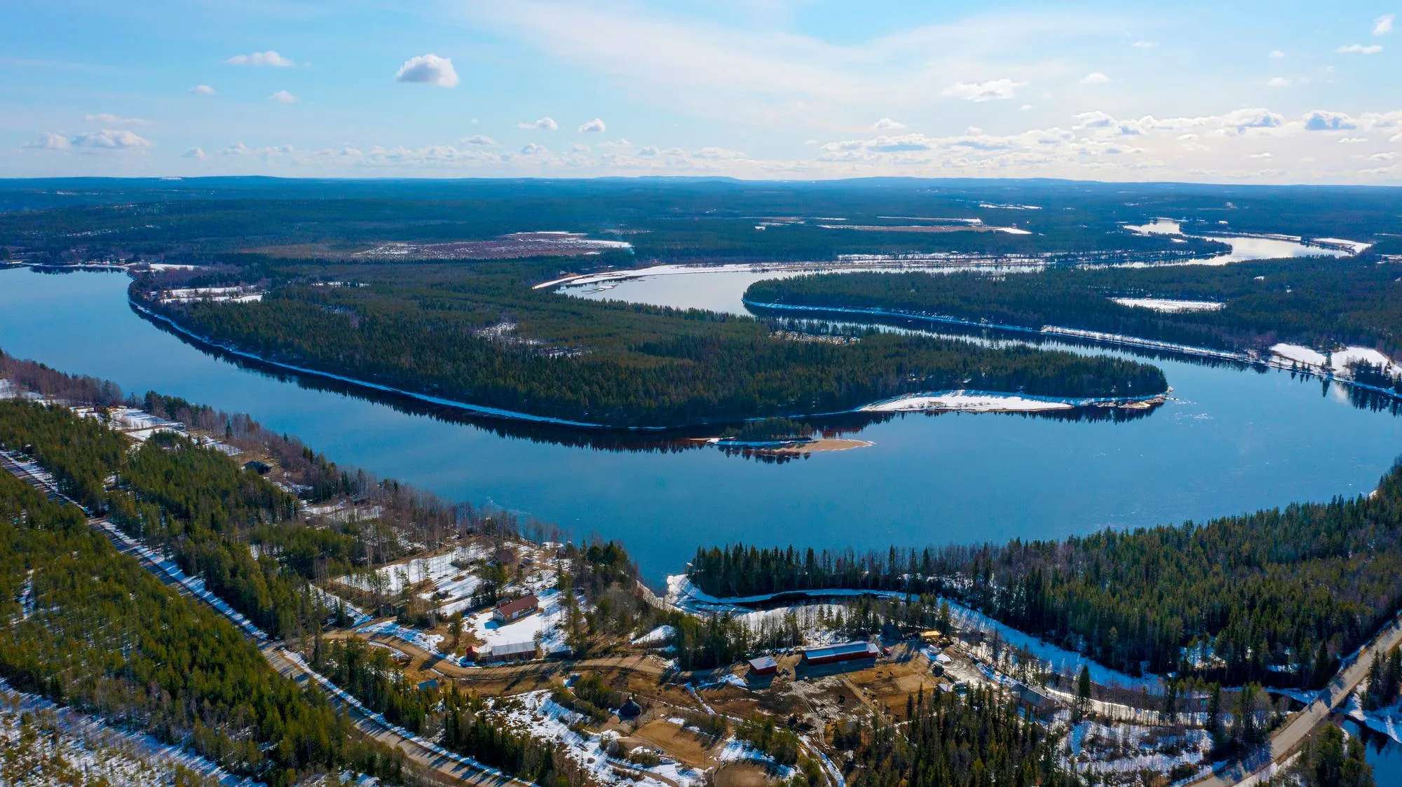 Kemijokeen Sierilään aiotaan rakentaa vesivoimala, joka tuottaisi sähköä 22 000 omakotitalolle. Hanke on ollut vireillä 1950-luvulta asti.