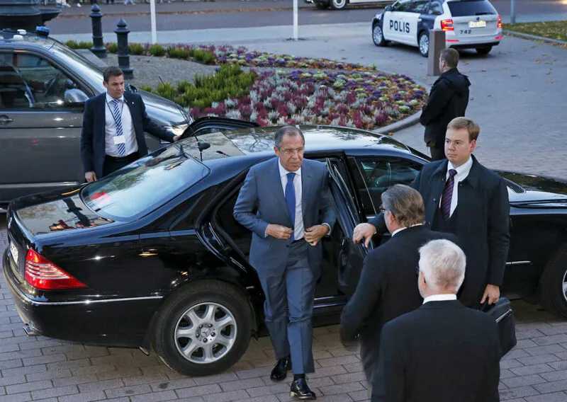 Lavrov on vieraillut Suomessa lukuisia kertoja. Lokakuussa 2015 hän saapui Oulun kaupungintalolle, missa vastassa oli Suomen ulkoministeri Timo Soini.