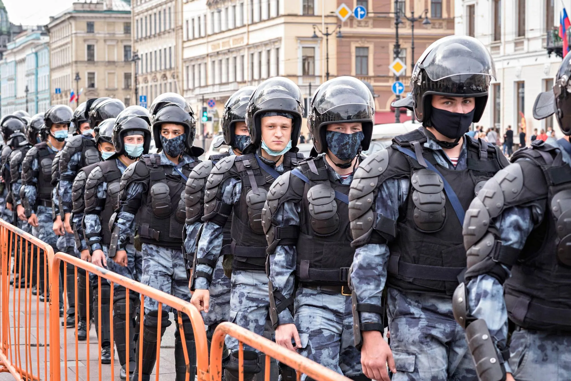 Putinin entisen henkivartijan johtaman Venäjän kansalliskaartin Rosgvardijan jäseniä Pietarissa elokuussa 2020.