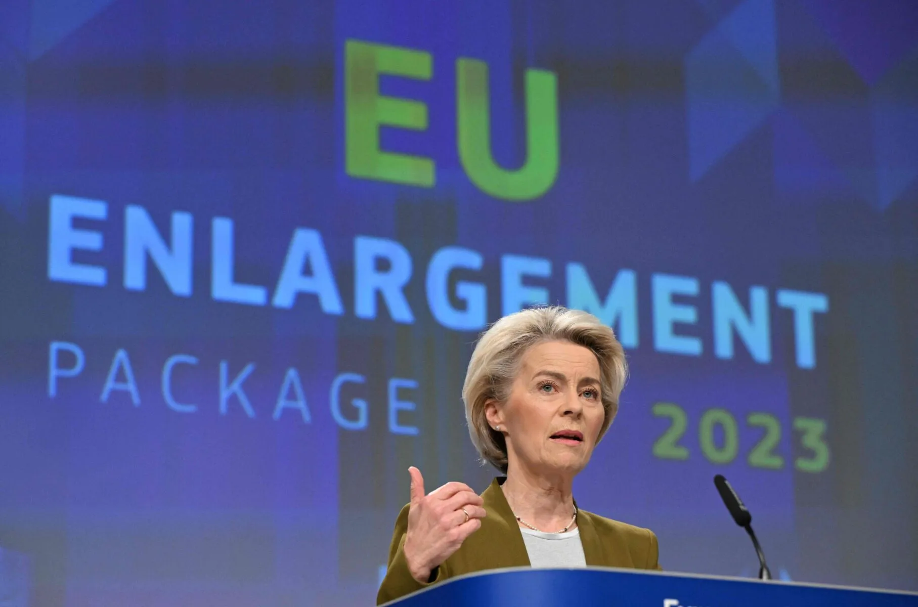 Euroopan komission puheenjohtaja Ursula von der Leyen tiedotustilaisuudessa Brysselissä 8. marraskuuta.