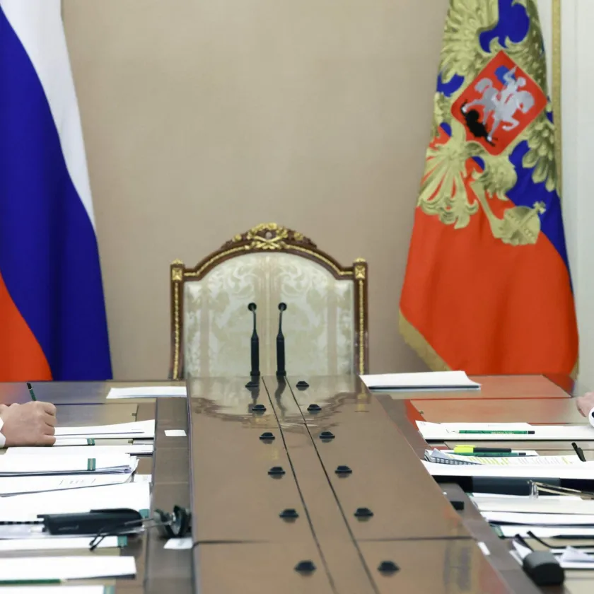 Sergei Šoigu (vas.) sai väistyä, kun Andrei Belousovista tuli uusi puolustusministeri.