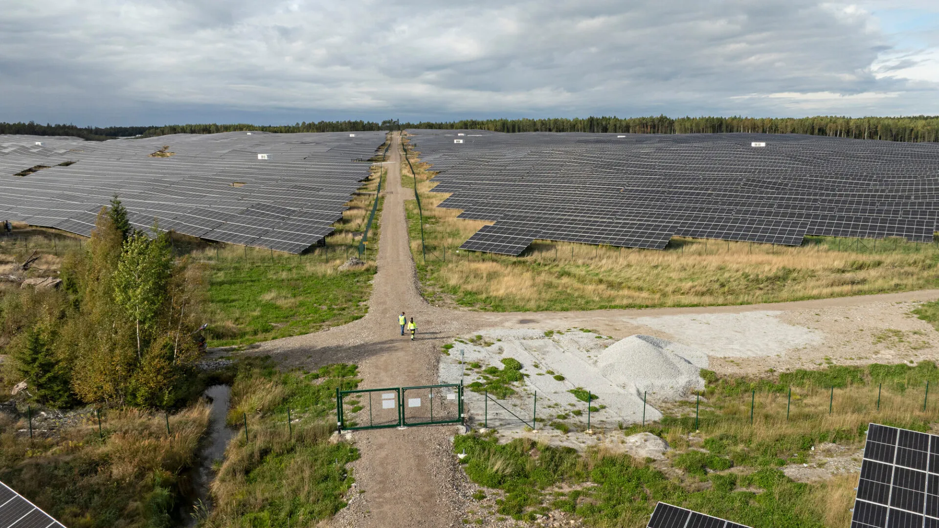 Uudenkaupungin aurinkopuisto tuottaa sähköä parillekymmenelle tuhannelle kotitaloudelle.