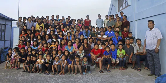 Intialainen, moniaavioisen perheen potretti