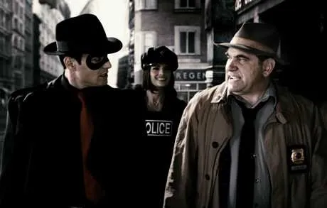 The Spirit (Gabriel Macht, vas), Morgenstern (Stana Katic) and Dolan (Dan Lauria). (Kuva Lionsgate / Odd Lot Entertainment)