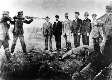 suojeluskuntalaiset teloittavat punakaartilaisia 1918