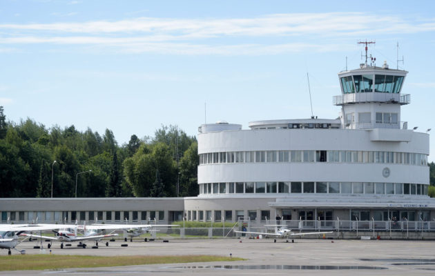 Malmin lentoasemarakennus Helsingissä.