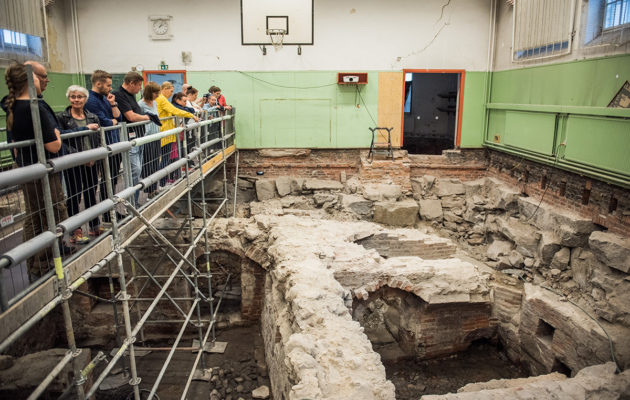 Turun Katedralskolanin kaivauksille on perustettu pop up -museo, jonka opastetut kierrokset jatkuvat 14. heinäkuuta asti.