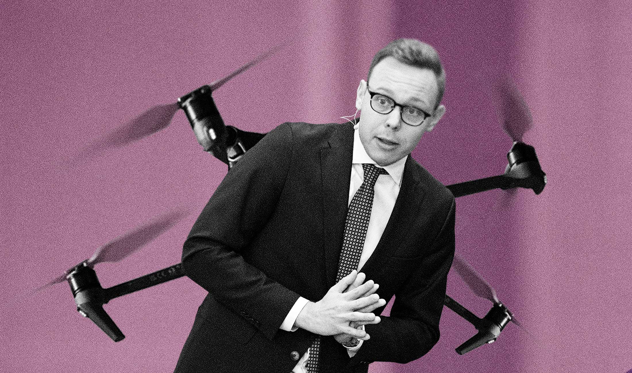 Kuka maksaa palkan, kun drooniuhka pakottaa jäämään kotiin? – Kokosimme politiikan viikon kiinnostavimmat käänteet